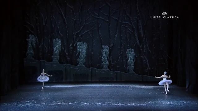 П.И. Чайковский. Балет "Щелкунчик" ІІд. Вальс снежинок смотреть онлайн