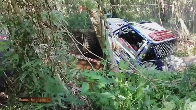 Тяжелый подъем по бездорожью 4x4 Suzuki Samurai Turbo Racing смотреть онлайн