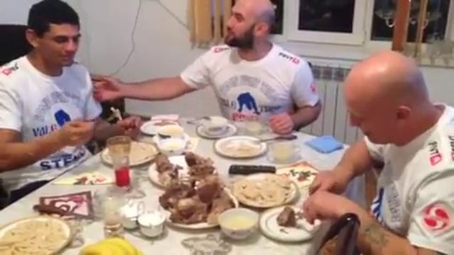 Сержо в гостях в чечне. Галушки) смотреть онлайн