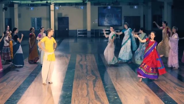 Amazing Hare Krishna Kirtan by C C White - Hare Krishna Mantra - Lord Krishna смотреть онлайн