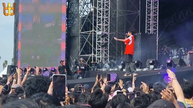 WARREN HUE - LIVE AT HEAD IN THE CLOUDS JAKARTA 2022 смотреть онлайн