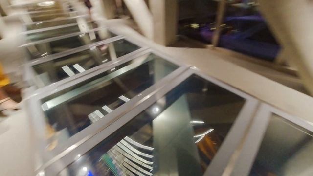 Смотровая площадка Sky Views Dubai смотреть онлайн