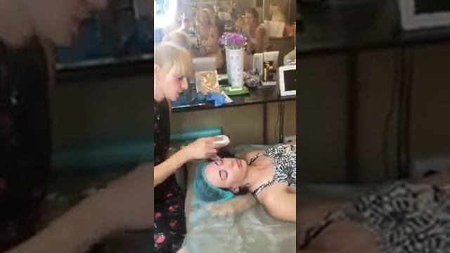 Ультразвуковая чистка с водой и Дермасоник