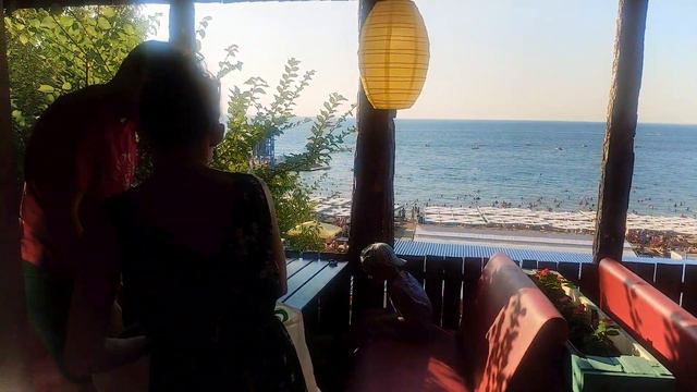 Анапа. Пляж Высокий берег в Анапе. Идём в столовую Мадам Повари с красивым видом на пляж и море. смотреть онлайн