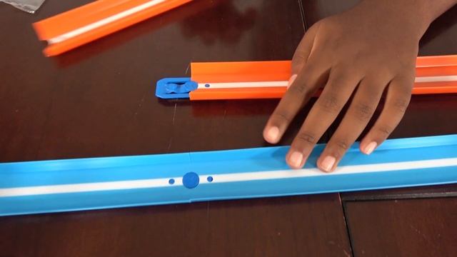 HOT WHEELS DOUBLE LOOP DASH CAR RACE TOURNAMENT AND TOY REVIEW смотреть онлайн