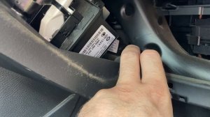 Ошибка 01810 - двигатель заслонки управления температурой воздуха (V159)