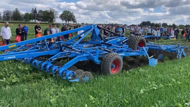 LEMKEN Karat 10 Cultivator Demo