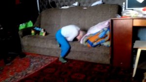 У него болит живот