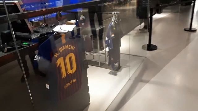 Обзор подарков в Барселоне На Камп Ноу!!! смотреть онлайн