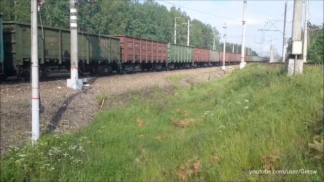 Тепловоз М62 / Электровоз ВЛ10У-739 с грузовым поездом смотреть онлайн