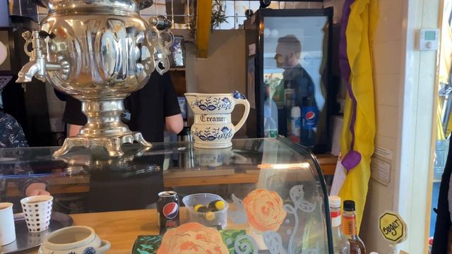 252. АПТЕКА, КУРЫ НА ДЕРЕВЬЯХ, САМОВАРЫ В УЭЛЬСЕ И ЕЩЕ ПОПОЛНЕНИЕ смотреть онлайн