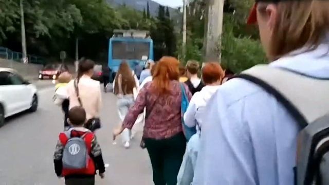 Как мы толкали троллейбус Ялта - Симферополь. Июнь 2021г. смотреть онлайн