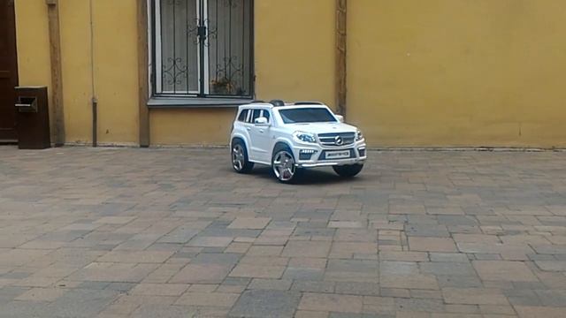 Детский электромобиль Mercedes GL 63 AMG смотреть онлайн