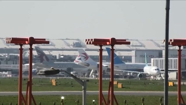 London #Heathrow Airport - 27L Arrivals & Departures смотреть онлайн