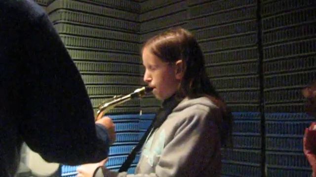 Sol tocando Saxophone....... tiembla Lisa Simpson!!!! смотреть онлайн