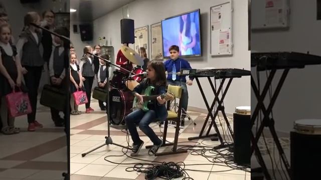 Милана Захарова "Звезда по имени Солнце" В. Цой (live) смотреть онлайн