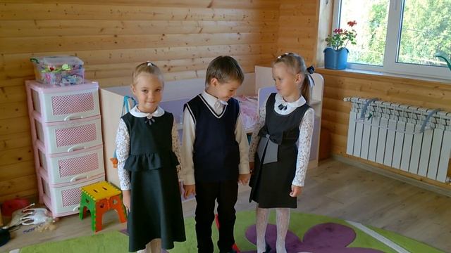 В первый класс...в четвертый раз? Наши первоклашки. смотреть онлайн