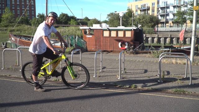 BUILDING MY NEW JUMP TRIAL HYBRID BIKE - THE ULTIMATE URBAN MTB смотреть онлайн