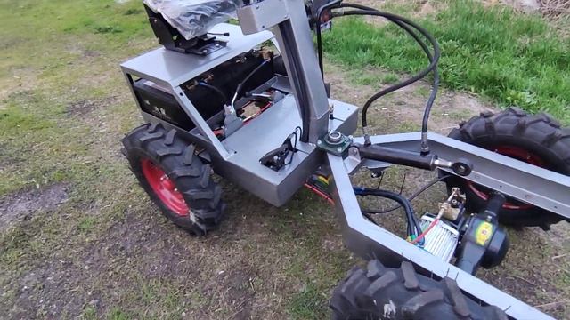 Електричний міні навантажувач. Короткий огляд. смотреть онлайн
