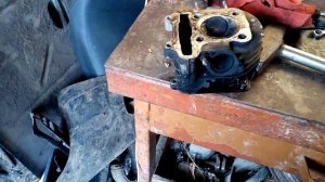 Скутер-как выкрутить отломанную шпильку?