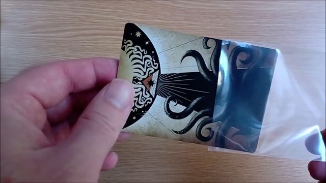 How to protect your Arkham Horror: The Card Game cards with Card Sleeves - AH: LCG Tutorial 002 смотреть онлайн