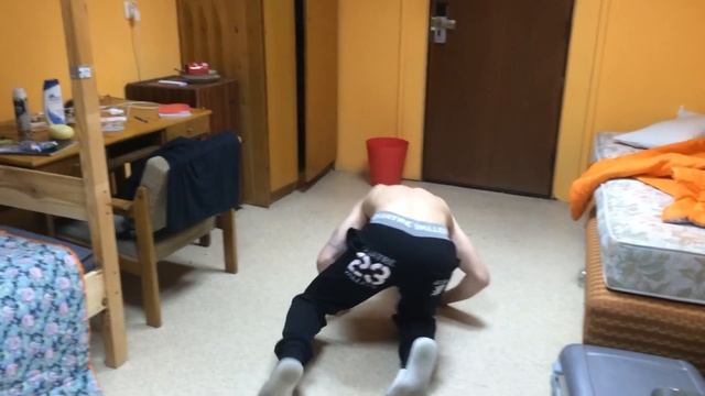 как правильно крутится на голове (HEADSPIN),хедспин бочка, брейк данс смотреть онлайн