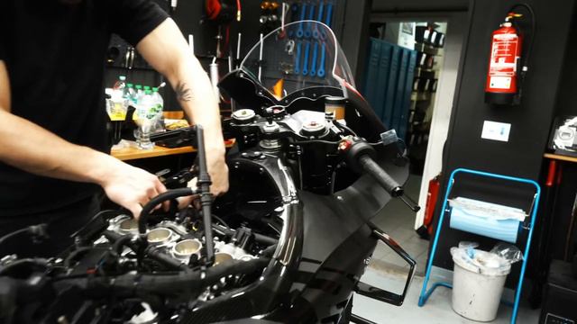 Die S1000RR bekommt kurze Ansaugtrichter und weitere Update's - Der Prüfstandstermin steht ! смотреть онлайн