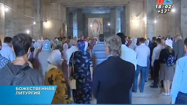 В храме Александра Невского в Волгограде проходит литургия смотреть онлайн