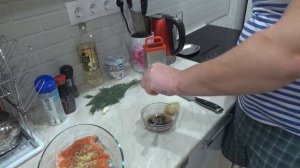 Форель в духовке.Сливочный соус к рыбе из сметаны и зелени с лимоном.