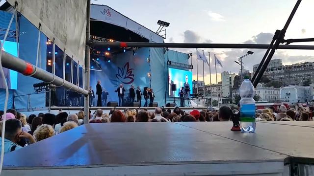 Уличные музыканты Владивостока Хор турецкого Прощайте скалистые горы смотреть онлайн