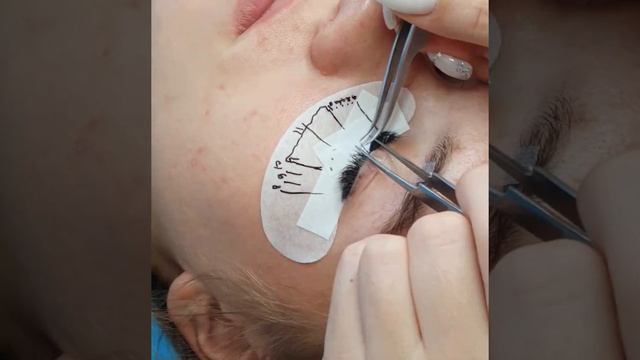 2д объем. Постановка пучка. Наращивание ресниц. Работа ученицы на повышении. смотреть онлайн