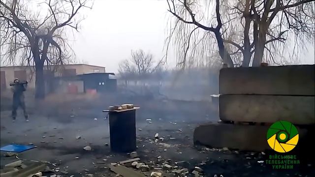 Бой за Авдеевку Сепары горят! Бодя дает прикурить Отбитие атак в промзоне Авдеев смотреть онлайн