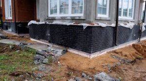 Гидроизоляция цокольного этажа, дренаж, ливневка. (часть 1). Демонтаж отмостки.