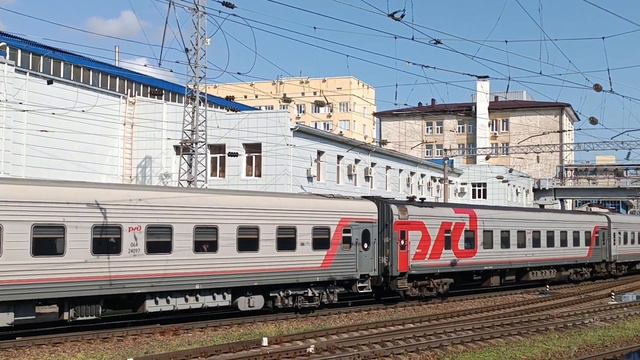 Электровоз ЭП1М-696 «Фёдор Котляренко» с поездом №175 Симферополь — Москва. смотреть онлайн