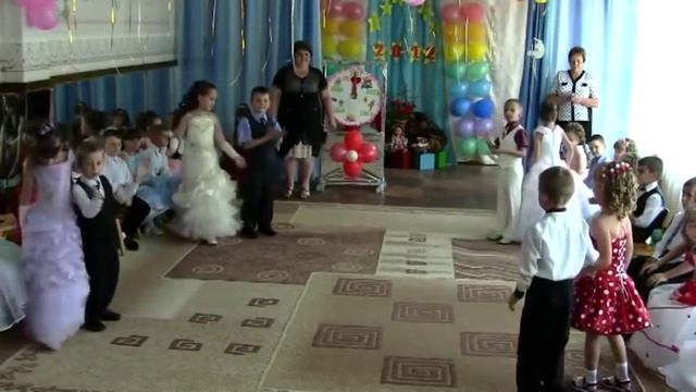 Детский танец парами в садике ШКОЛА смотреть онлайн
