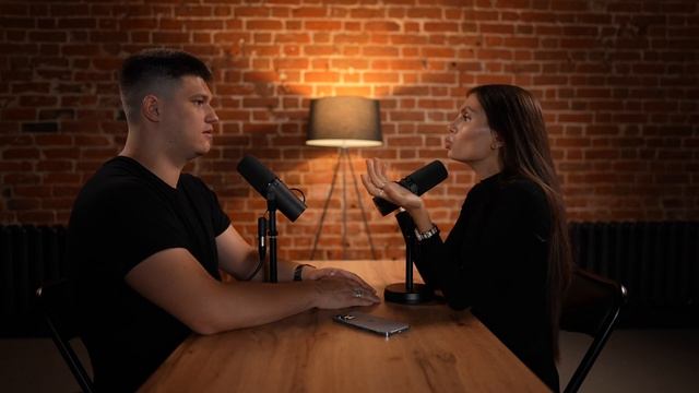 Откровенный разговор мужа и жены. Насколько мы честны друг с другом? смотреть онлайн