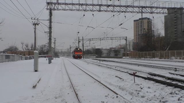 Тепловоз ДМ62-1764 (ТЧЭ-2) следует резервом. смотреть онлайн