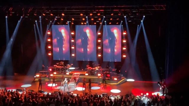 Pitbull: I Like It (with Enrique Iglesias) - Niagara Falls [Can’t Stop Us Now Tour] смотреть онлайн