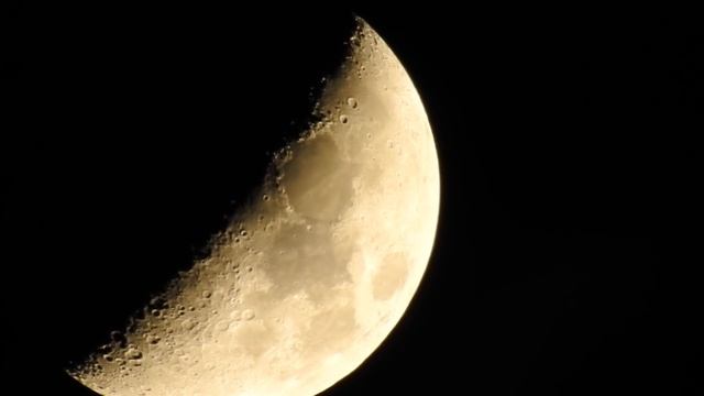 Nikon Coolpix P900 - Луна на максимальном зуме.