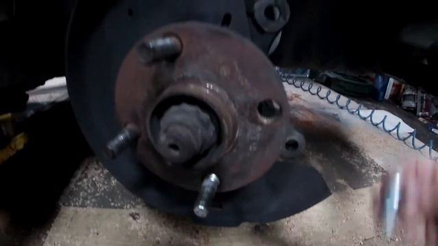 Как заменить колесную шпильку ступицы на Toyota Ist или Scion XA ?Простой но рабочий способ смотреть онлайн