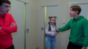 Что-то Живет на Нашем Чердаке ! **Маска одержимости**