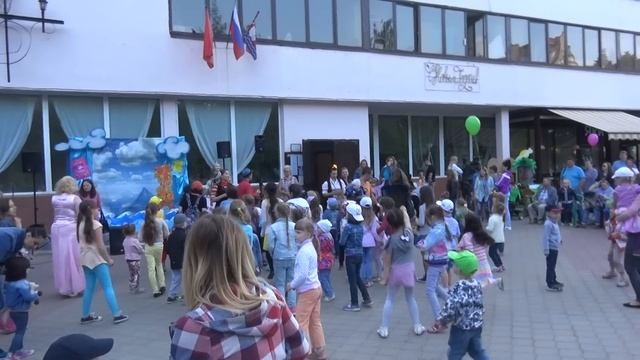 "День Защиты Детей".Долгопрудный.1-е июня 2016.Выступление артистов театра "Город" смотреть онлайн