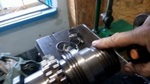 Опять ремонт токарного станка 1Е61М.Нестабильность диаметра,риски на детали.