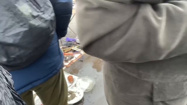 Зарабатываем на поле чудес на вещах со свалки. Деньги на мусоре. Витёк мусорщик. Беларусь