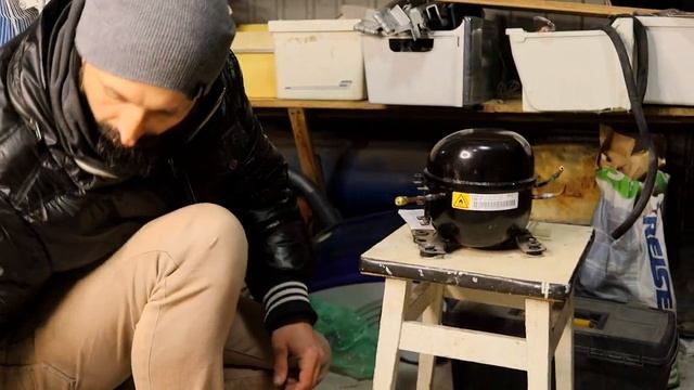 Как проверить / заменить / залить масло в холодильном компрессоре? Расклинить. Ремонт холодильнико смотреть онлайн