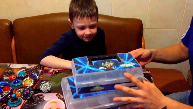 Сколько бейблейдов поместится в Бейблэйд Кейсы?  Обзор чемоданов для  Beyblade Burst  Beylocer