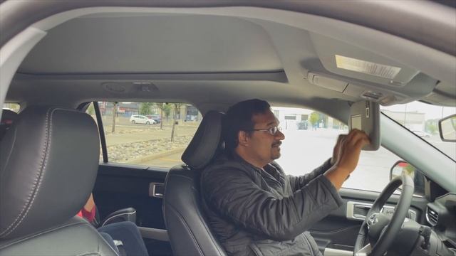 2021 Ford Explorer Limited - detailed demo of its safety features on the road смотреть онлайн