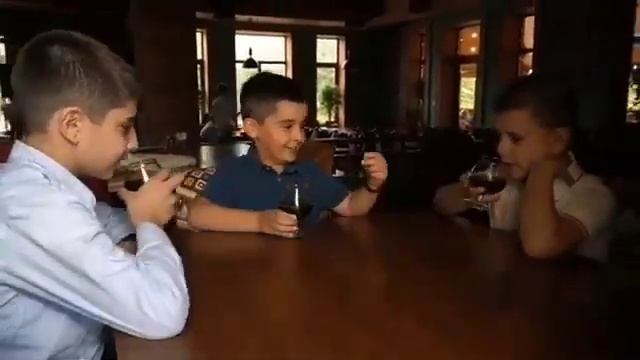 Я ЛЮБЛЮ ЕЁ ОДНУ ЛЮБЛЮ?? смотреть онлайн