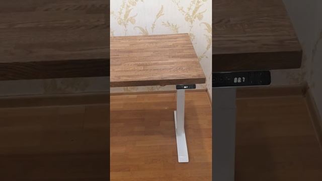 Регулируемый по высоте стол с дубовой столешницей смотреть онлайн