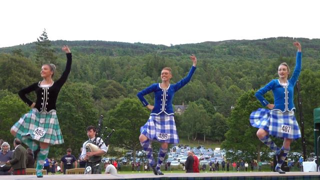 Highland Fling Scottish Highland Dance competition during 2022 Kenmore Highland Games in Scotland смотреть онлайн